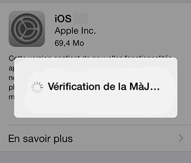 iPhone bloqué sur l'écran de vérification de la mise à jour iOS 26/18/17, que faire ?